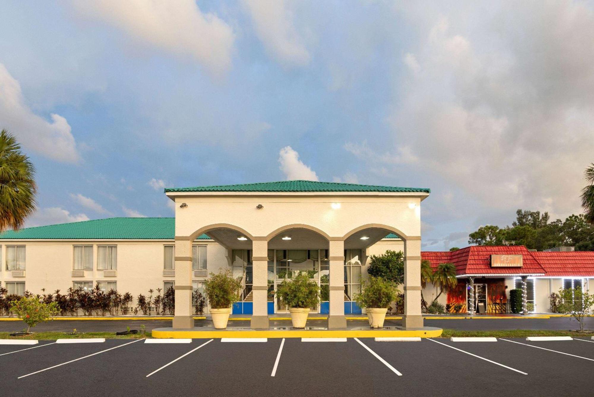 Days Inn by Wyndham Fort Pierce Midtown Exterior foto