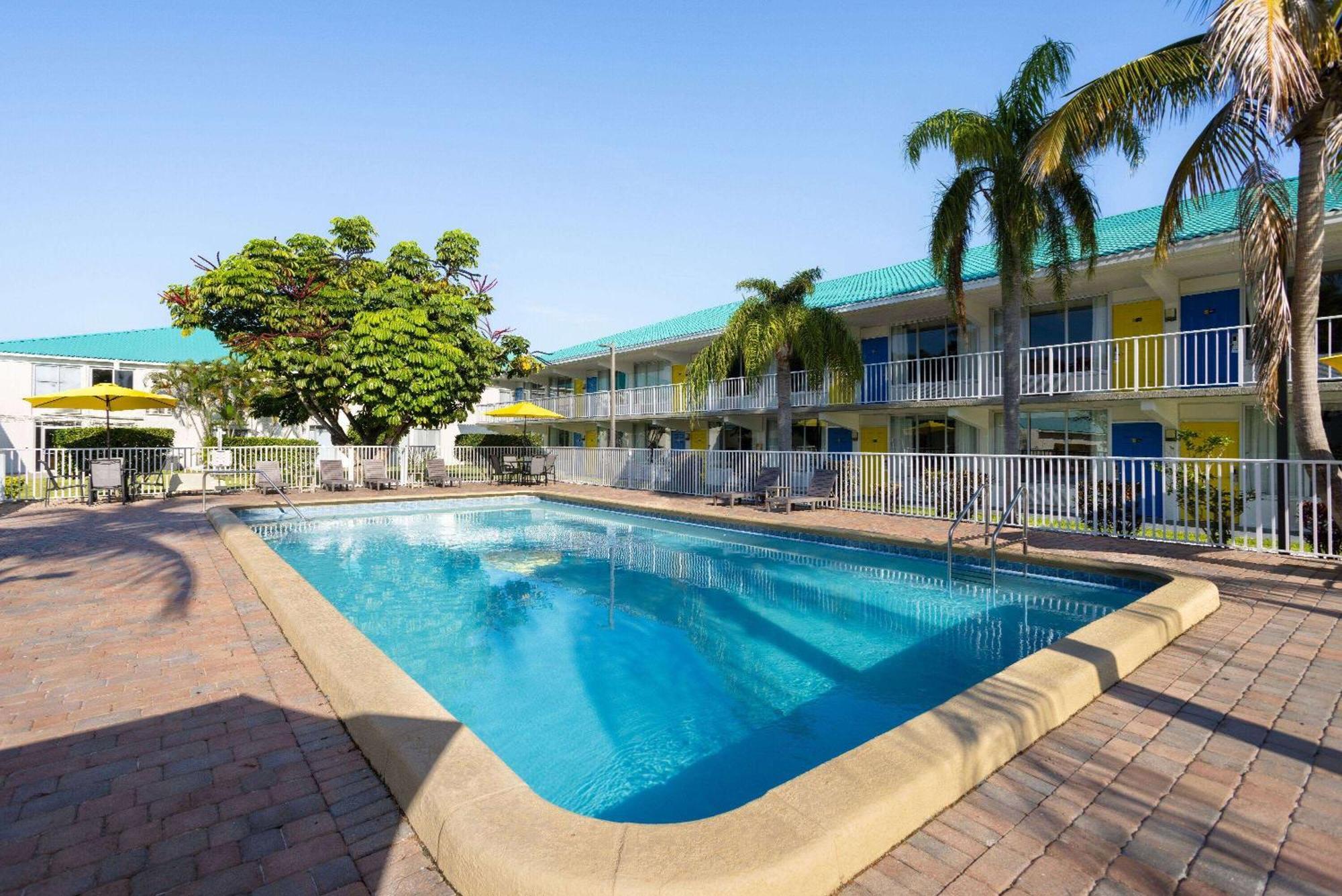 Days Inn by Wyndham Fort Pierce Midtown Exterior foto